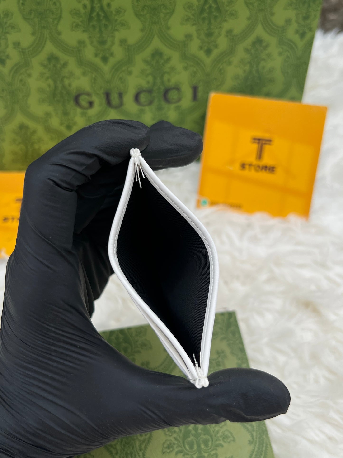 Gucci White Plain Logo Cardholder
