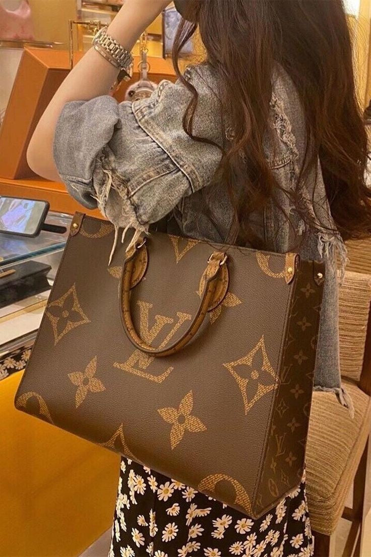 LV OnTheGo MM Monogram Tote Handbag