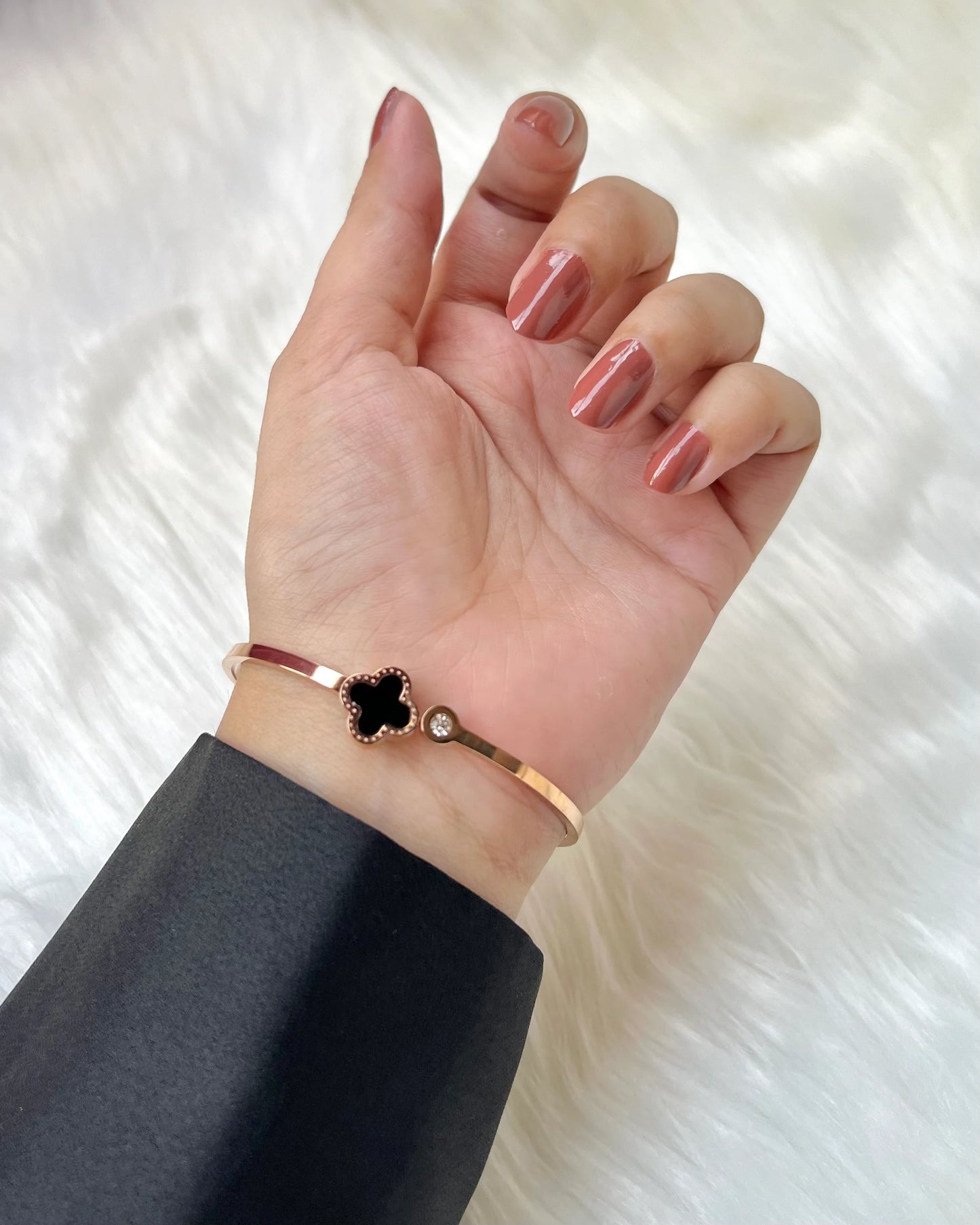 Branded Golden Black Single Star Bangle - T Store.pk